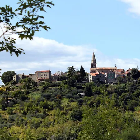With A Parking Space Groznjan, Istria - Sredisnja Istra - 21011 * Groznjan